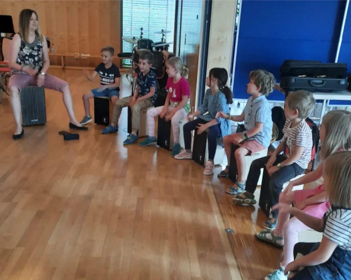 Kinder bei der musikalischen Früherziehung der JMS Bad Waldsee