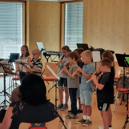 Kinder bei der musikalischen Früherziehung der JMS Bad Waldsee